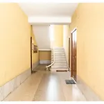 Tina\'S House - Bright And Near Metro C