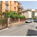 Tina\'S House - Bright And Near Metro C