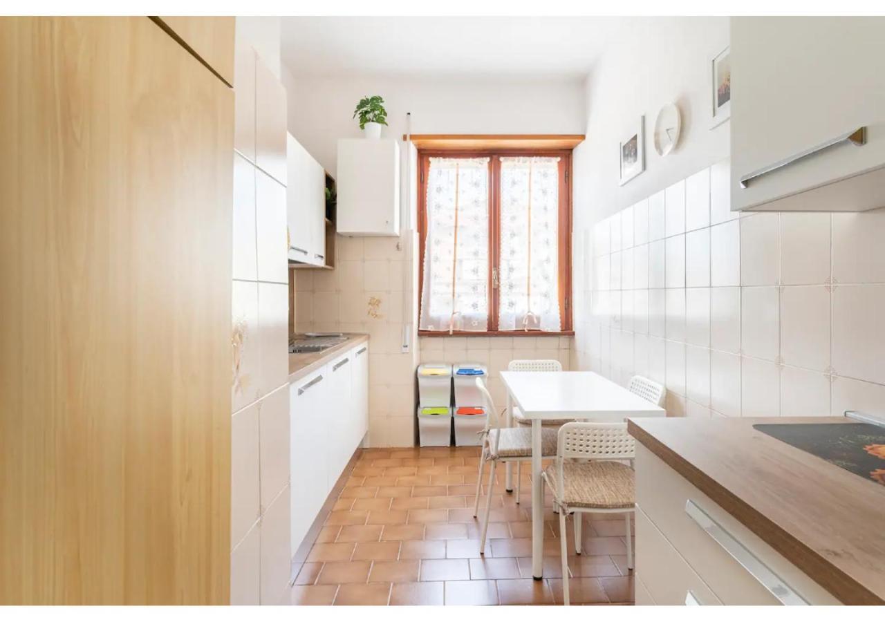 Tina's House - Bright And Near Metro C